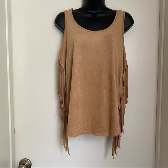 👚✨ RUE21 TOP✨ - Picture 2 of 6